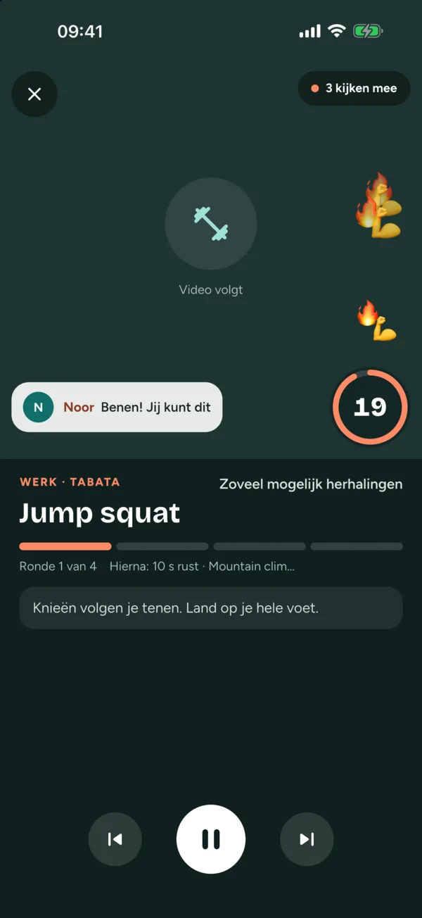 Een live workout: jump squats in een tabata-blok, drie buddies kijken mee en Noor stuurt een aanmoediging